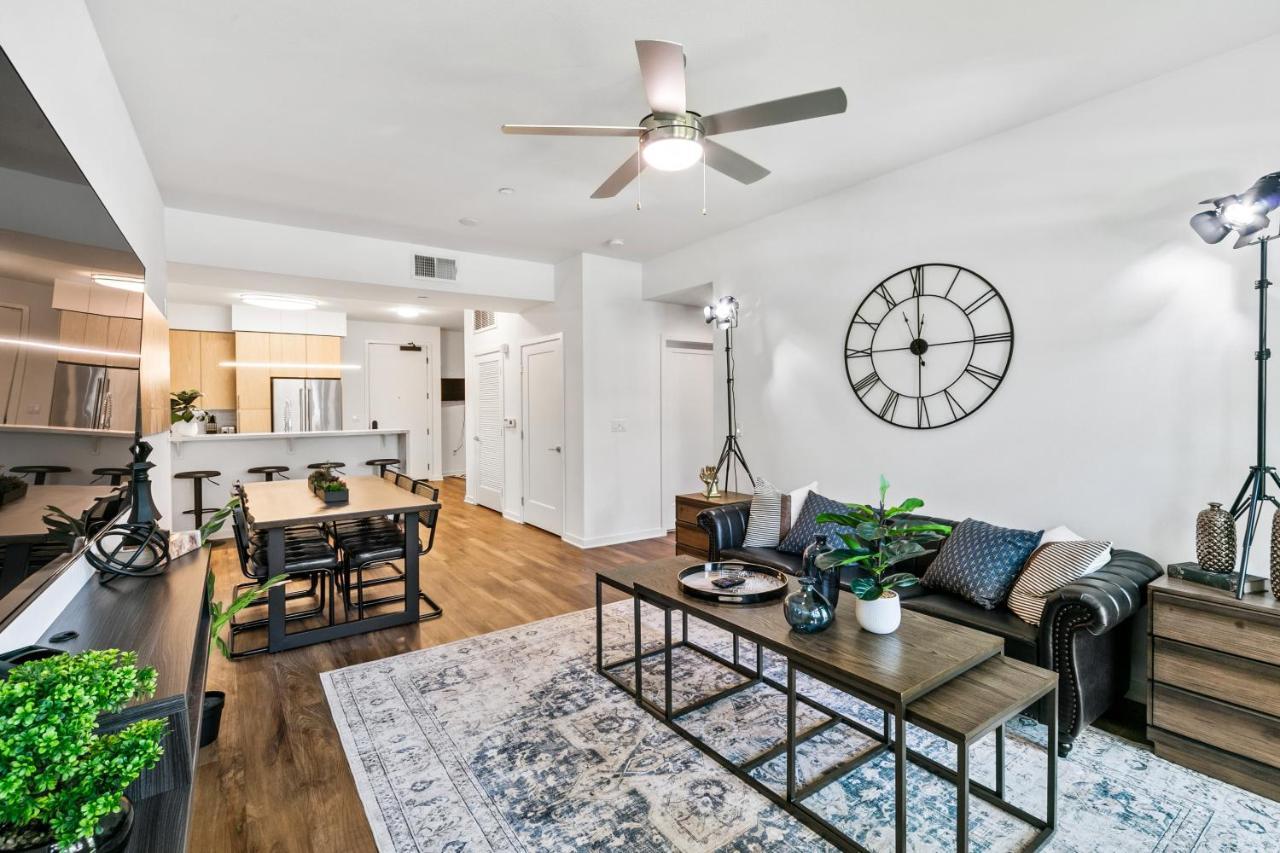 Beverly Grove Chic City Oasis 2 Bedroom Apt With Den 138 Лос-Анджелес Экстерьер фото