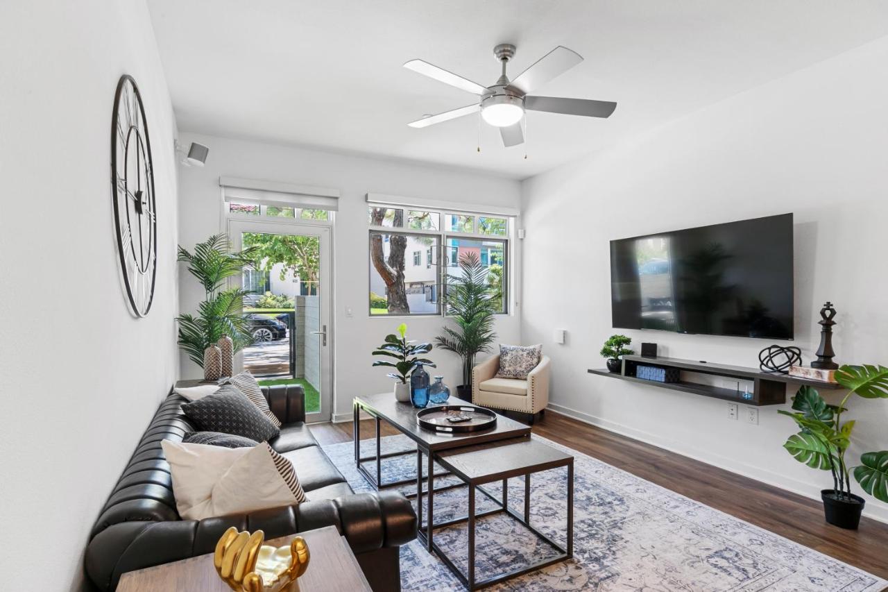 Beverly Grove Chic City Oasis 2 Bedroom Apt With Den 138 Лос-Анджелес Экстерьер фото