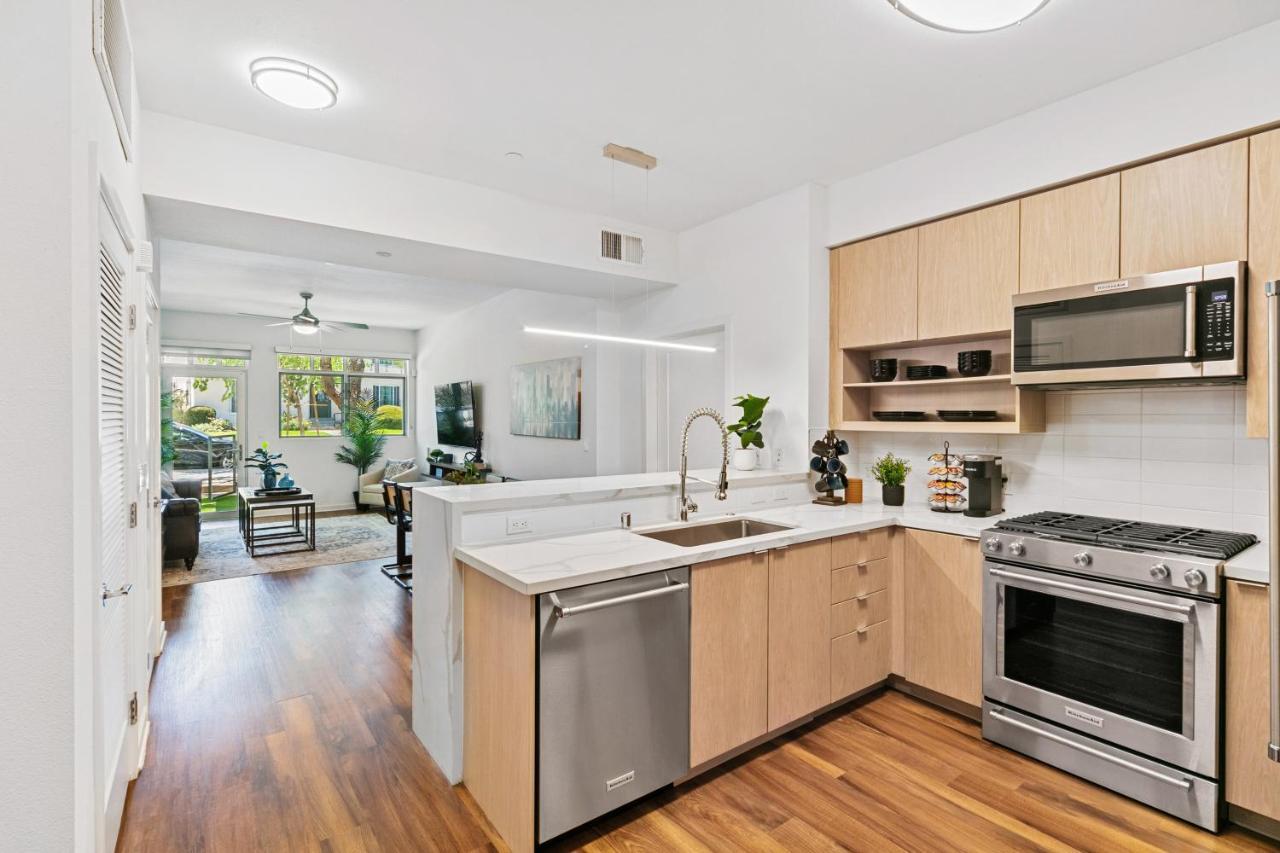 Beverly Grove Chic City Oasis 2 Bedroom Apt With Den 138 Лос-Анджелес Экстерьер фото