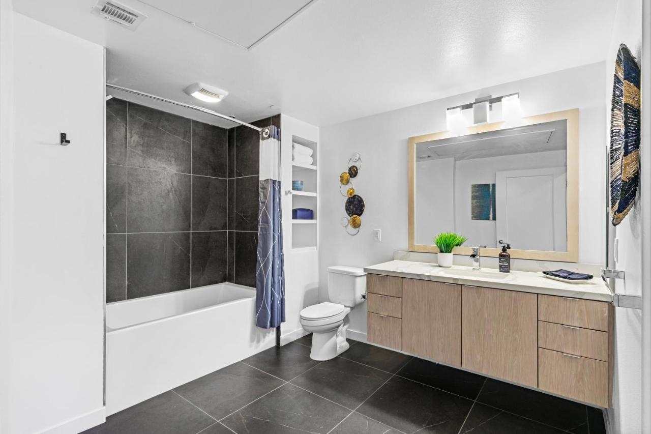 Beverly Grove Chic City Oasis 2 Bedroom Apt With Den 138 Лос-Анджелес Экстерьер фото